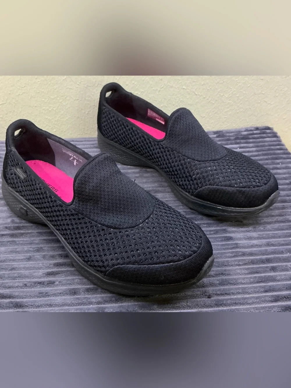 Skechers Go Walk 4 Women Size 9.5 Black Pink Slip On Shoes Goga Max 5Gen Cushion